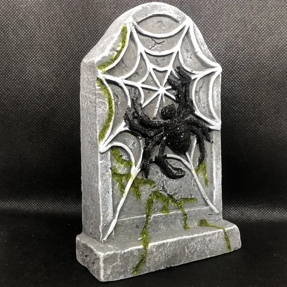 🪦🕷️ Halloween Decoration Spider Crawling on Tombstone 🕷️🪦 Heavy Stone NWT - Picture 2 of 5